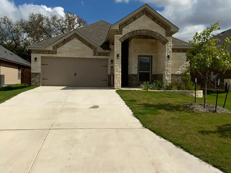 5073 Dickinson Loop — Photo 2