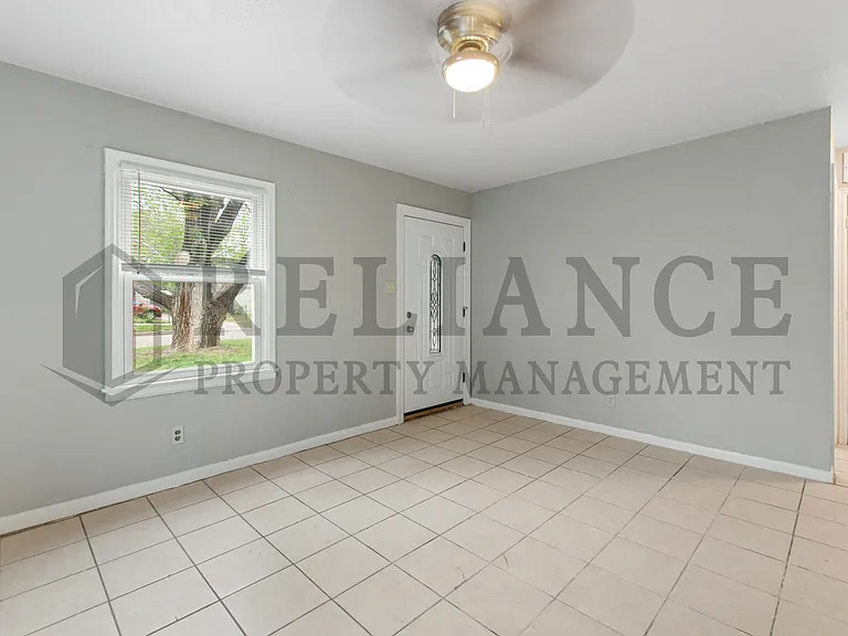 2106 S Madison Ave — Photo 3