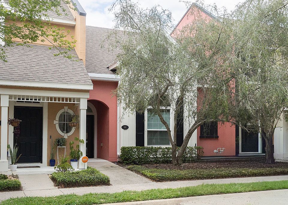 1st image of 808 Carlyle Ln #1