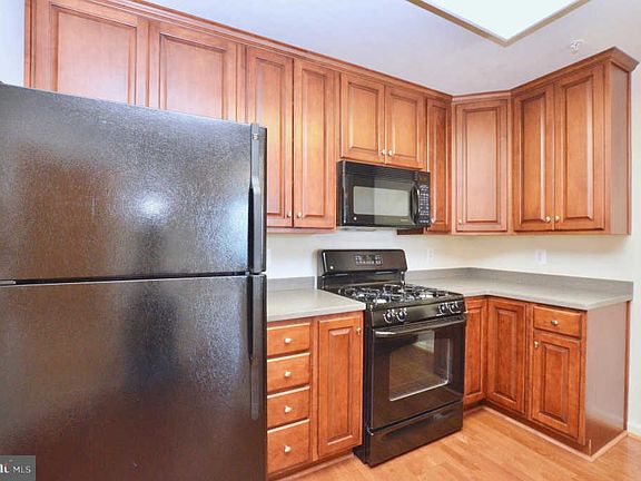 4th image of 21210 McFadden Sq Unit 404