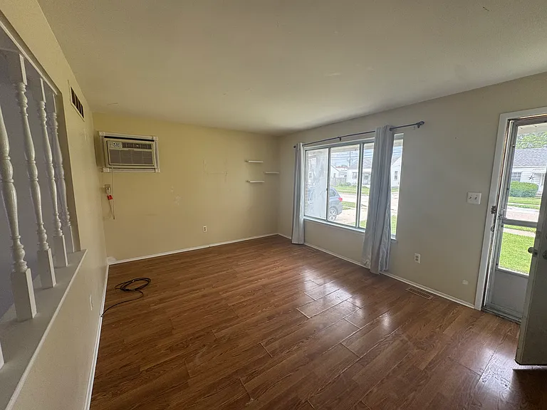 11551 Metter Ave — Photo 3