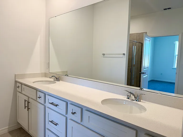 826 Castleford Ave NE — Photo 9