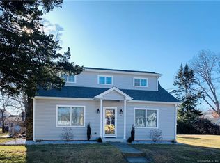 61 Hawks Nest Rd, Old Lyme, CT 06371