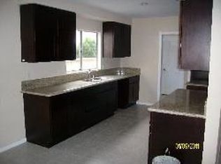 916 E Laurel St, Compton, CA 90221