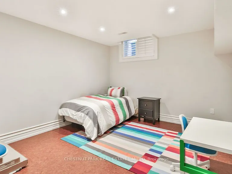 182 Saint Leonards Ave — Photo 37