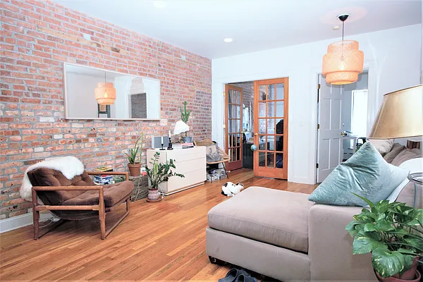 Rented by R New York | media 23