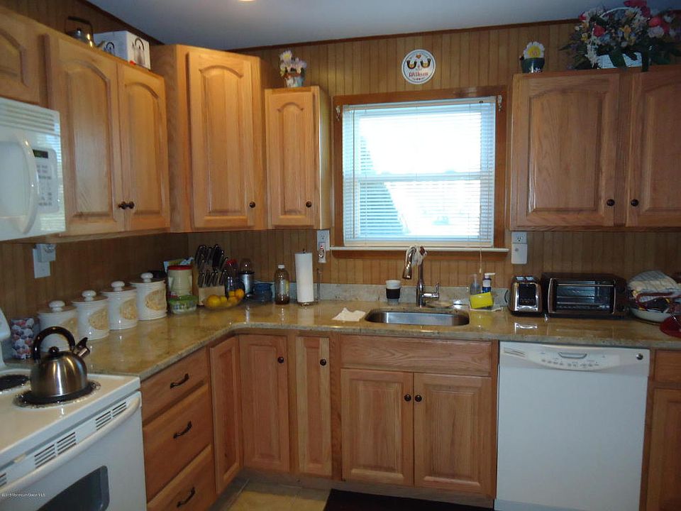 1st image of 10 Briar Mills Dr