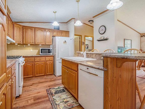 5th image of 29936 Roscommon Dr