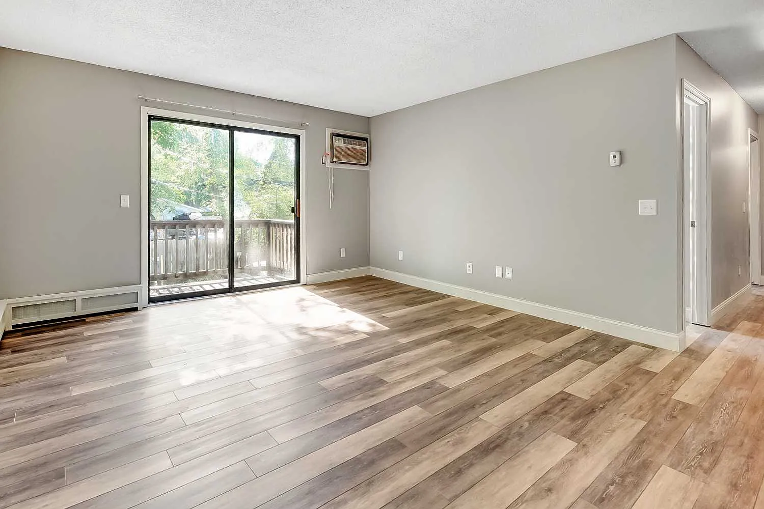 9161 Dunlap Ave — Photo 4