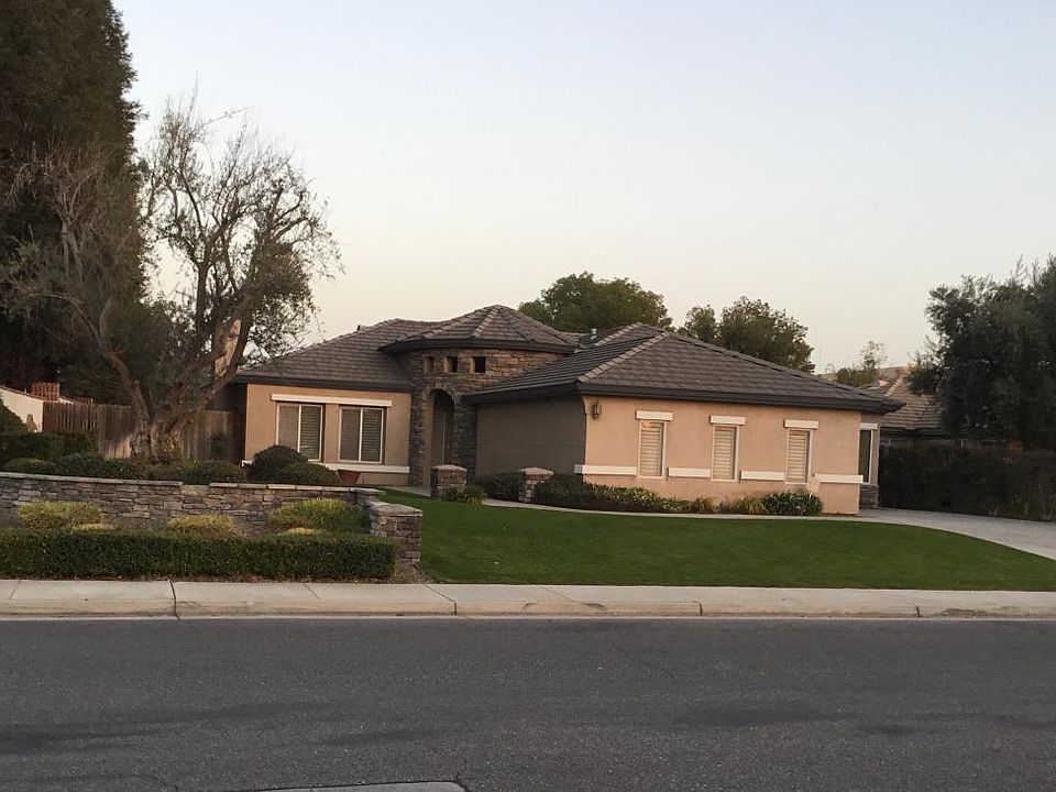 3 bedroom plus office with pool