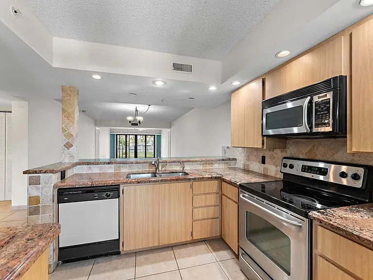 801 Seafarer Cir #302 — Photo 8