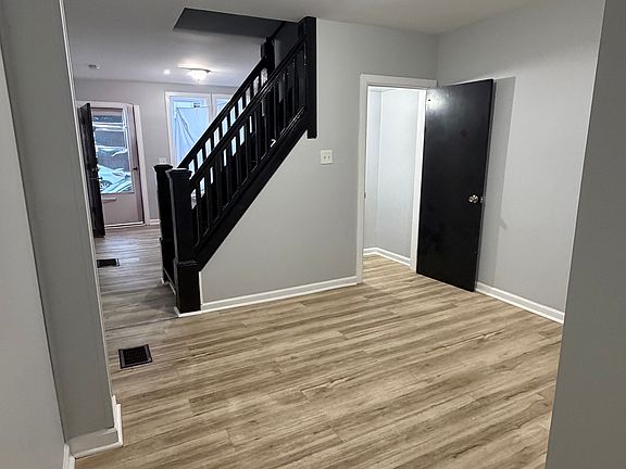 5th image of 223 Rusling St