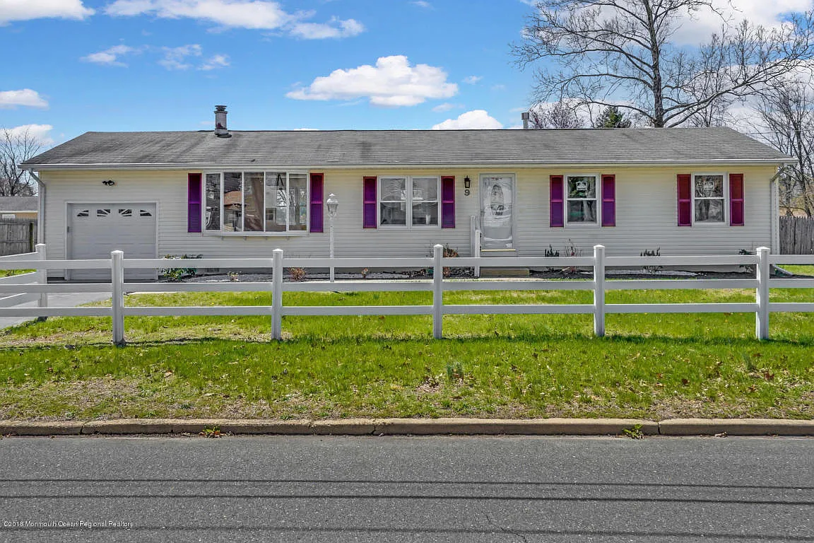 9 Laurelton Ave photo 1
