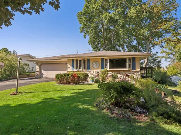 62 Evergreen DRIVE, Plymouth, WI 53073