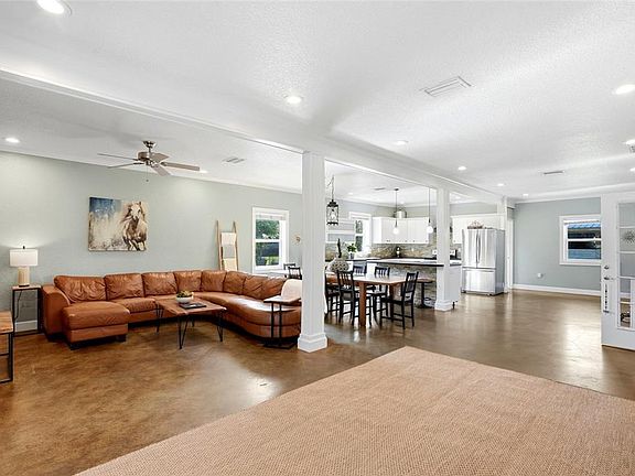 5th image of 123 S Wiggins Rd