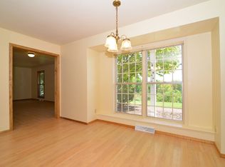1800 Fairhaven Dr, Cedarburg, WI 53012