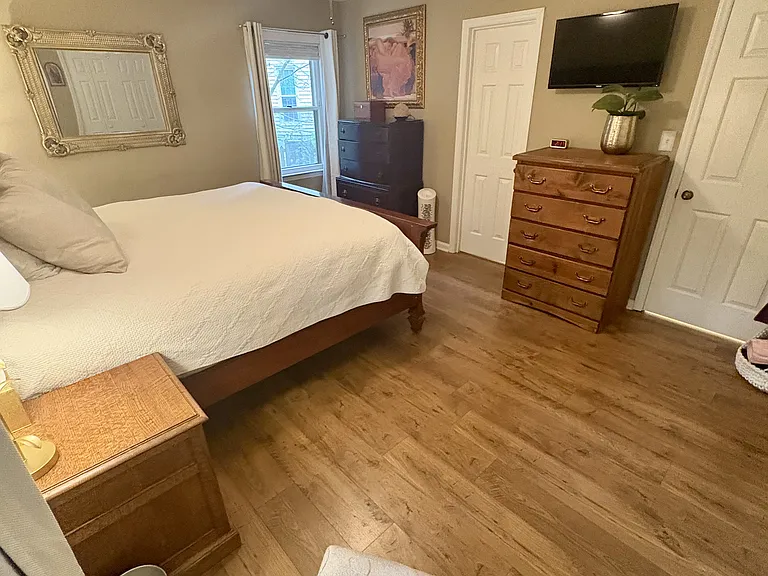 Master Bedroom - Downstairs
