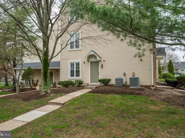 301 Society Pl, Newtown, PA 18940