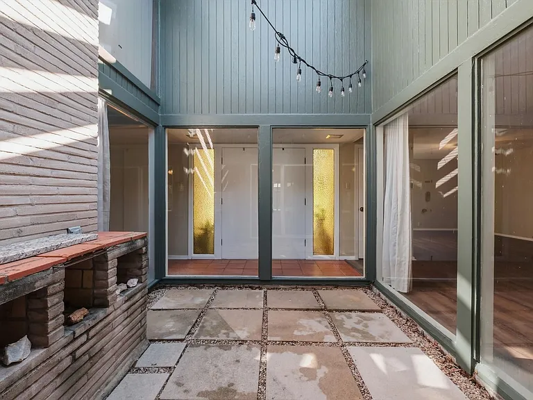 1127 Mount Rainier Dr — Photo 25