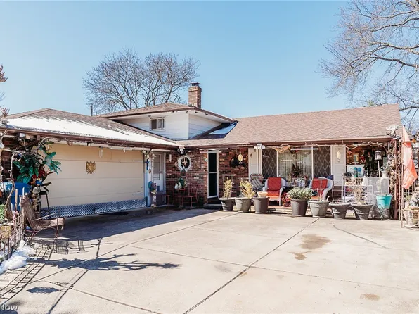 7060 Tobik Trl, Parma Heights, OH 44130
