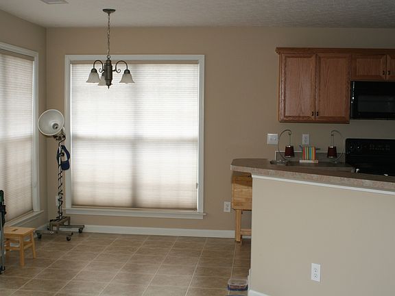Dining Room & kitchen entry