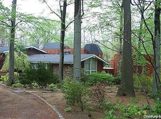 933 Middle Neck Rd, Great Neck, NY 11024