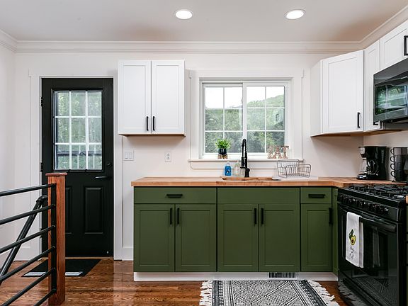 4th image of 16 Chestnut St