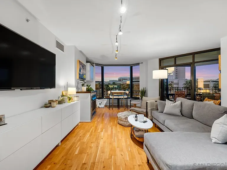 500 W Harbor Dr #504 — Photo 9