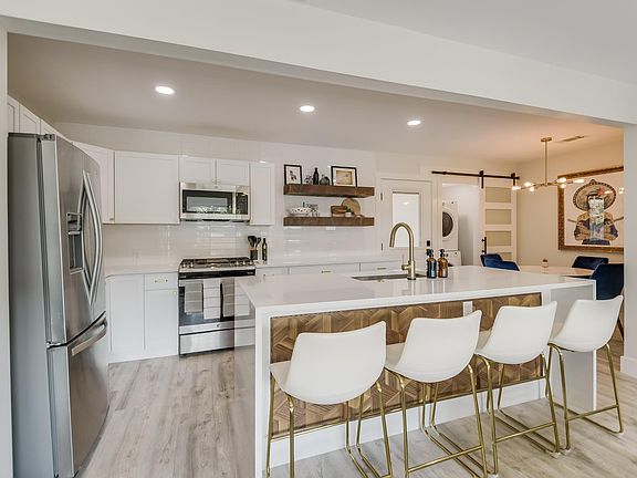 5th image of 407 Irvington Dr