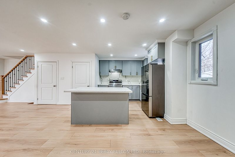 Toronto House for rent - 4 Bedrooms — photo 6