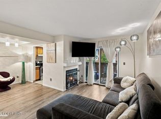 7220 Huntsmen Cir #6-B, Anchorage, AK 99518