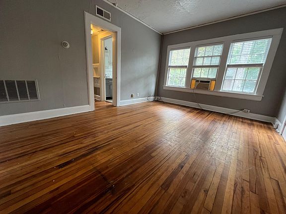 Hardwood floors Living Room