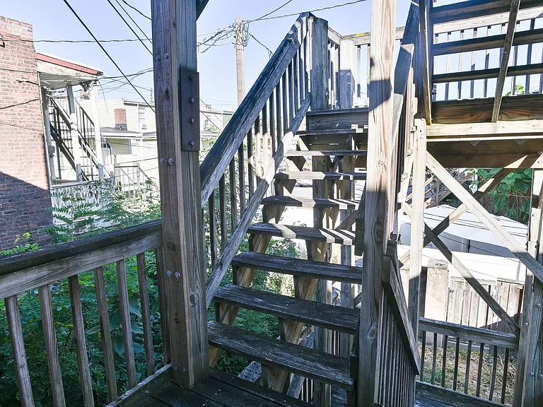 226 Forster St — Photo 31