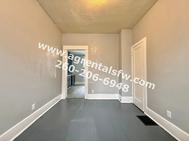825 Eckart St — Photo 10