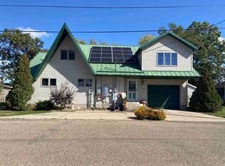 390 River View Rd, Guttenberg, IA 52052