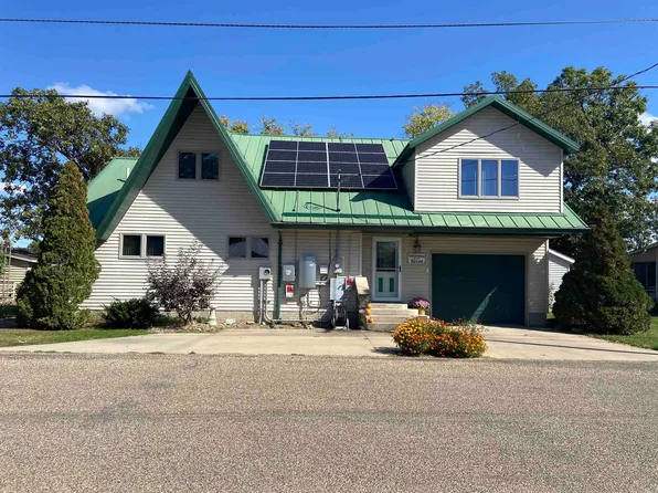 390 River View Rd, Guttenberg, IA 52052