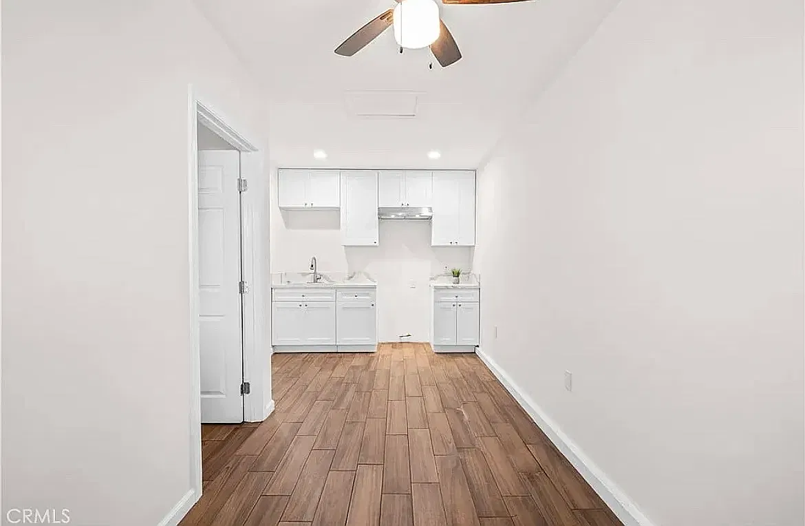1 bed, 700 sqft, $1,800 — Photo 2