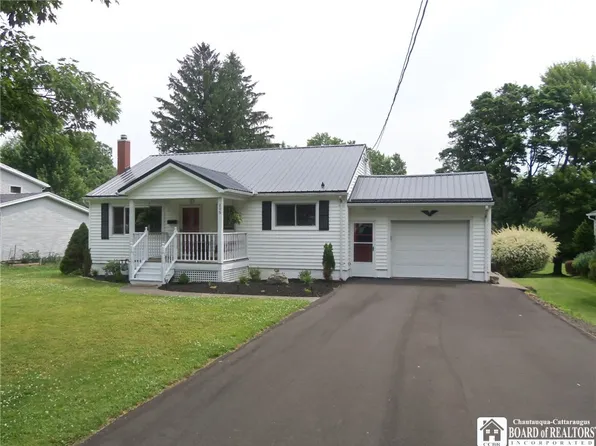 206 Seymour St, Fredonia, NY 14063