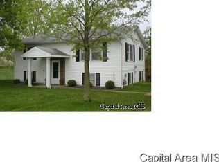 1977 Fairfield Rd, Jacksonville, IL 62650