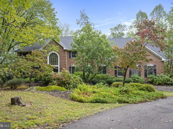 520 Johanna Dr, Sellersville, PA 18960