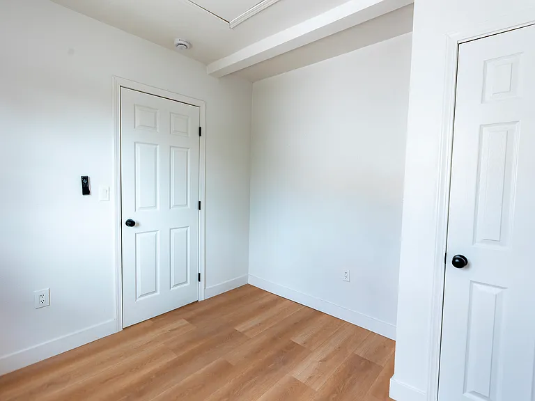 784 E Walton St #B — Photo 10