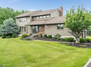 11 Round Hill Ct, Flemington, NJ 08822