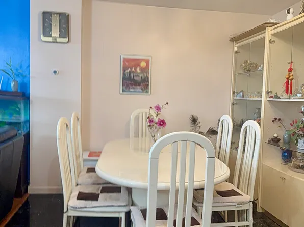 61-20 Grand Central Parkway image 6 of 19