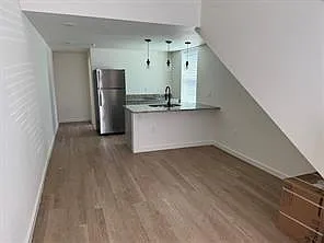 905 74th St #8 — Photo 5