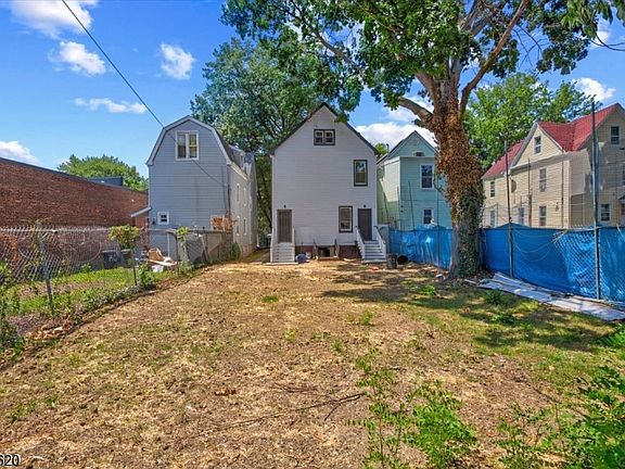 4th image of 152 N Clinton St