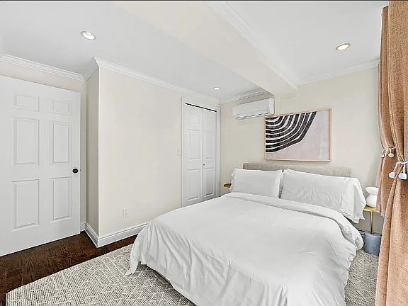 3rd image of 448 W 19th St #3CD