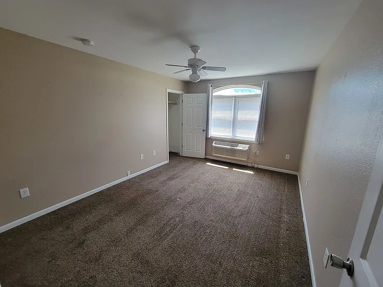 316 E Davis St #D — Photo 15