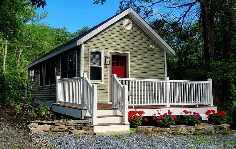 11 Curry Rd — Photo 1