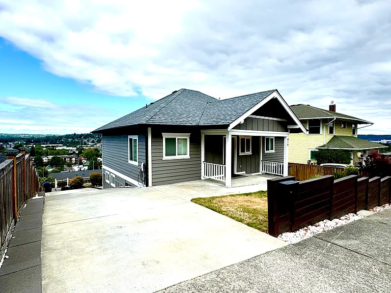 419 Cedar Ave S — Photo 1