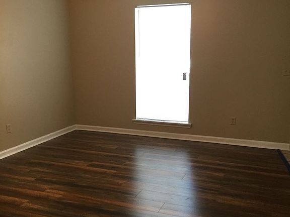 3rd image of 150 Yellow Jacket Dr APT 31